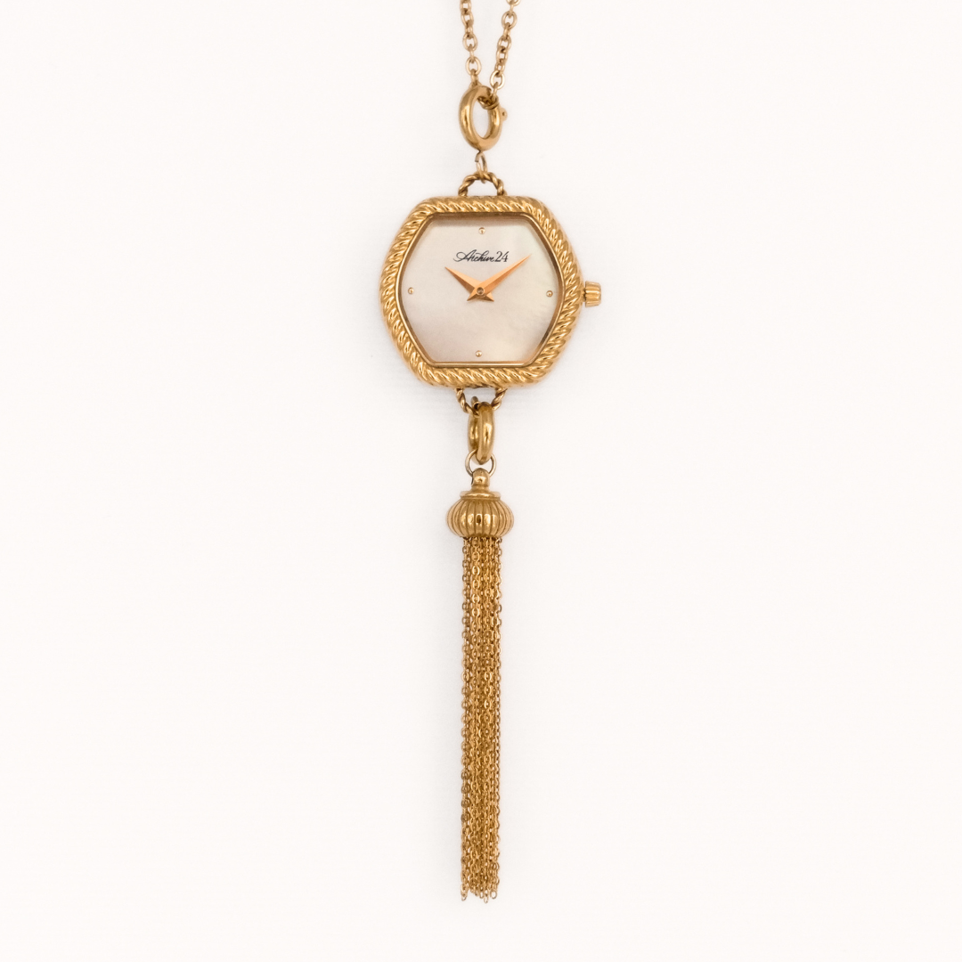 Pendant in Mother of Pearl