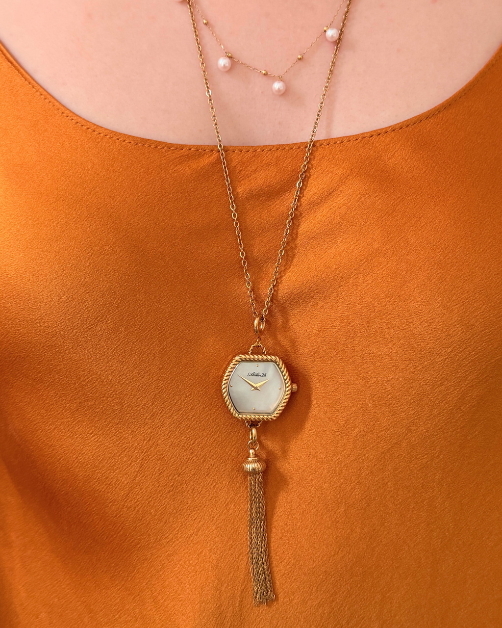 Pendant in Mother of Pearl